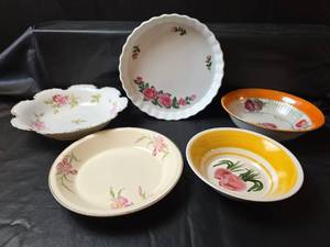lot 349 image: Decorative Floral Bowl Collection