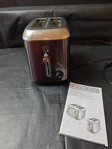 lot 352 image: BlackDecker TR3490 2-Slice Toaster