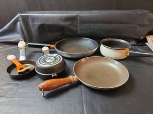 lot 366 image: Omelet Ease Pans and other Nonstick Pans