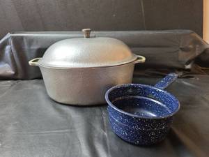 lot 371 image: Club Aluminum Dutch Oven with Lid and Blue Enamel Pan