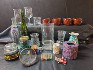 lot 372 image: Home Decor and Kitchen Wares