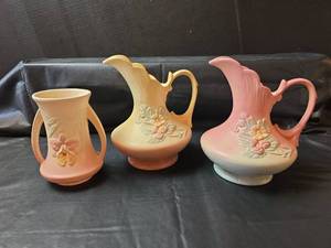 lot 374 image: Hull Pottery Floral Ewer Collection