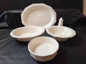 lot 396 image: Pfaltzgraff Serving Dishes