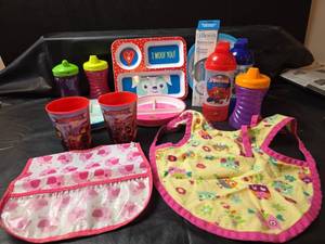 lot 401 image: Kids Mealtime Bundle with Bibs and Character Cups