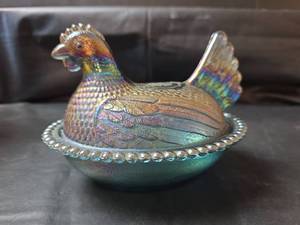 lot 402 image: Carnival Glass Nesting Hen Candy Dish
