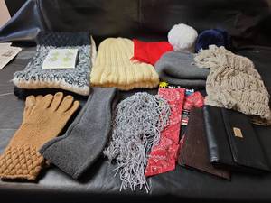 lot 409 image: Winter Accessories Bundle