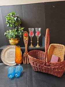 lot 417 image: Vintage Decor