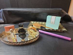 lot 419 image: Estee Lauder Youth-Dew Dusting Powder Set with Accessories
