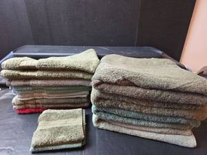 lot 420 image: Cotton Bath Towel Set - Mixed Earth Tones