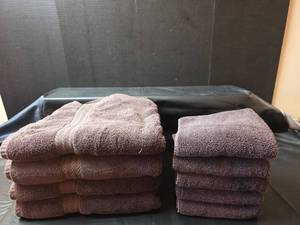 lot 422 image: Brown Cotton Bath Towel Set