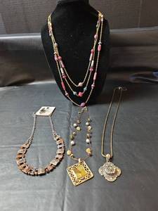 lot 428 image: Mixed Fashion Jewelry Collection