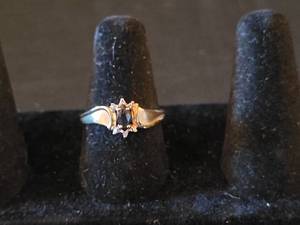 lot 433 image: 14K Gold Ring, wt 2.13gm, Size 7.5