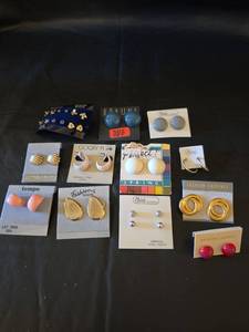 lot 445 image: 1980s Fashion Earring Collection