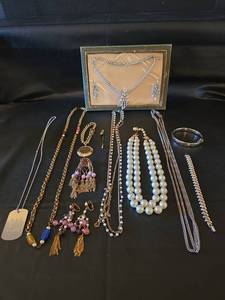 lot 447 image: Mixed Jewelry Collection with Rhinestone Set