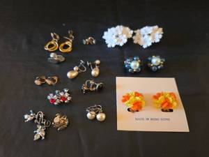 lot 458 image: Mixed Lot Clip-on Earrings