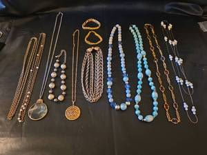 lot 459 image: Mixed Jewelry Collection with Gemstone Necklaces