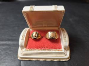 lot 471 image: 10K Gold Art Deco Style Signet Rings with Box Total wt. 9.18gm