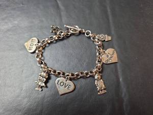 lot 472 image: Sterling Silver Mom & Grandma Charm Bracelet Total Wt. 30.93gm