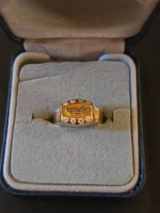 lot 481 image: Womens 10K Gold Grasshopper Anniversary Ring, Size 8.5, wt. 5.62gm