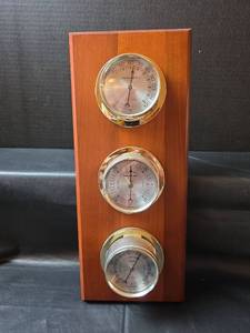 lot 504 image: Sunbeam Weather Station Wall Mount