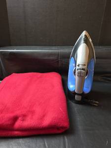 lot 512 image: Hamilton Beach Steam Iron Model 14506 and Lap Blanket