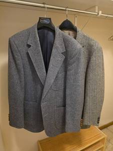 lot 533 image: Mens Gray Wool Blazers Size MedLarge