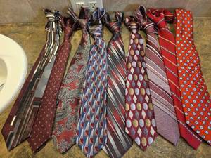 lot 547 image: Designer Silk Neck Ties Collection