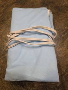 lot 552 image: Standard Electric Heating Pad with Controller