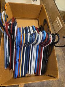 lot 554 image: Multi-Color Plastic Hangers Lot 47pc