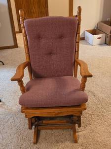 lot 577 image: Oak Wood Glider Rocking Chair