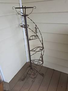 lot 580 image: Decorative Wrought Iron Plant Stand