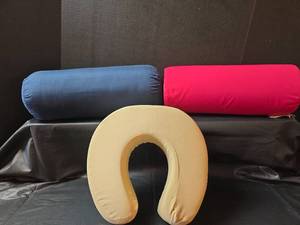 lot 599 image: Neck Support & Leg Support Pillows