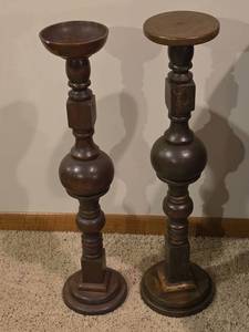 lot 611 image: Traditional Turned Wood Pedestal Plant Stands