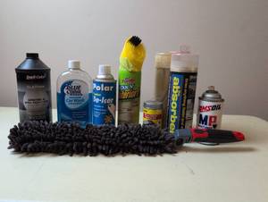 lot 5007 image: Car Care Cleaning Bundle with Duster