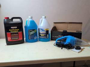 lot 5011 image: Car Care Maintenance Kit Bundle