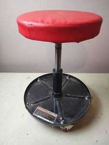 lot 5033 image: Pittsburgh Automotive Pneumatic Roller Seat