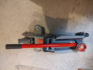 lot 5042 image: Pro-Lift F-2332 2-Ton Hydraulic Floor Jack, 2 Ton Capacity