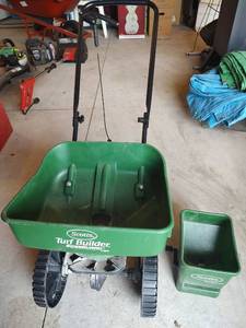 lot 5067 image: Scotts Turf Builder EdgeGuard Mini Spreader and Broadcast Spreader