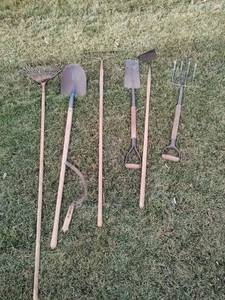 lot 5088 image: Garden Tool Set with Long Wooden Handles