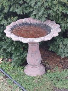 lot 5090 image: Decorative Concrete Garden Bird Bath with Flower Petal Design