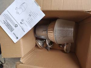 lot 5094 image: Utiltech Dusk to Dawn Security Light Fixture