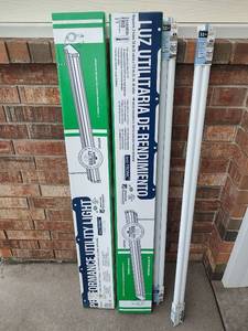 lot 5106 image: Sylvania 32W T12 Cool White Fluorescent Light Bulbs and Utility Lighting