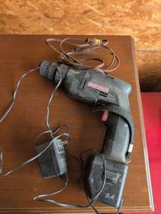 lot 5108 image: Craftsman 8.4V Cordless Drill