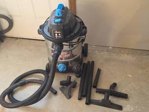lot 6002 image: Channellock 8 Gallon WetDry Shop Vacuum VJC809SWD