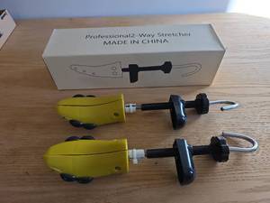 lot 6035 image: Professional 2-Way Shoe Stretcher