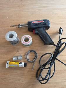lot 6048 image: Weller 8200 Soldering Gun Kit with Supplies