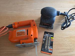 lot 6050 image: Black & Decker 7530 Two-Speed Jig Saw with Quick Finish Sander