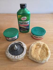 lot 6076 image: Turtle Wax Car Polishing Kit with Buffing Pads