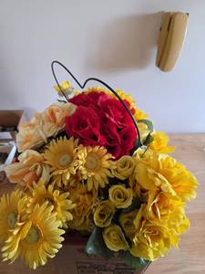 lot 6092 image: Silk Flowers