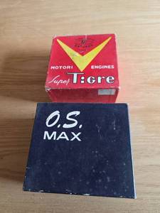lot 6128 image: Super Tigre and OS Max Model Engines